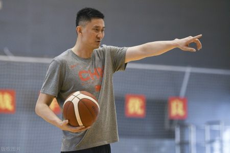 不是周鹏！不是王哲林！中国男篮晋级最大功臣，41岁杜锋当之无愧