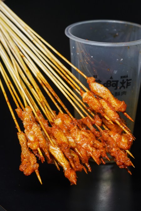 不含糊面筋串,鸡肉串,鸭胗串,脆骨串,鱿鱼串川式炸串系列外皮金黄酥脆