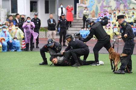 贵阳南明区教育系统举办2021年反恐应急演练（贵阳市反恐支队队长）