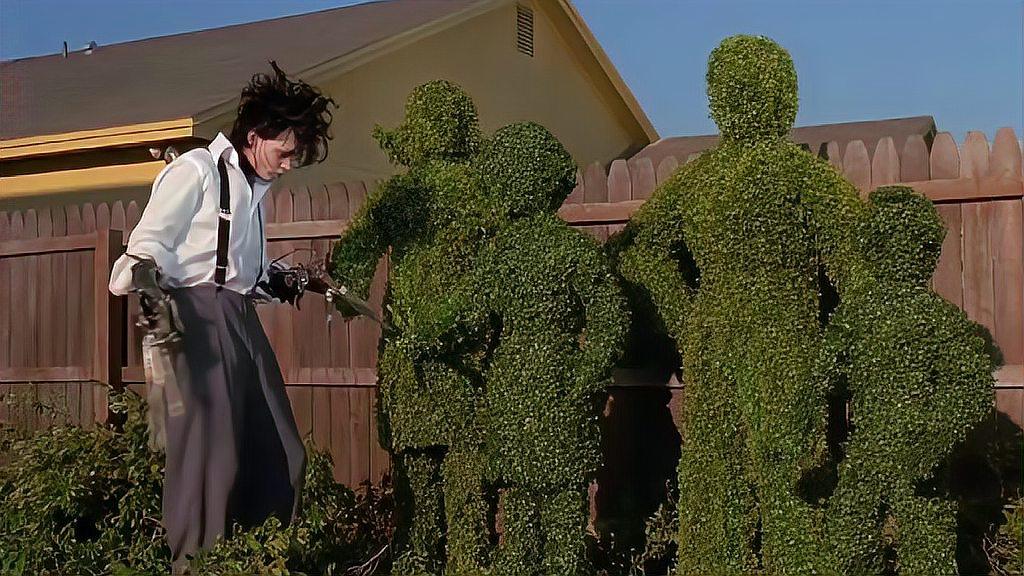 剪刀手:爱德华是个修剪技术了得,竟能把树枝修成一家四口的模样