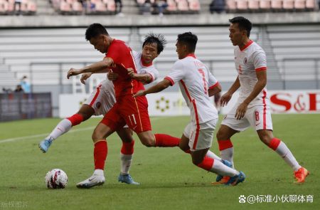 国足1-0小胜中国香港，选拔队东亚杯获第三，角球成仅有战术亮点
