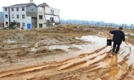 非常|我国最倔强钉子户，直言给1亿也不搬，被断水断电4年过得如何？