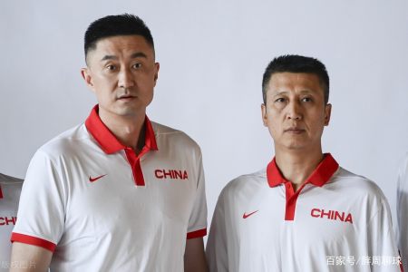 再见，杜峰！再见，郭士强！篮协宣布中国男篮的任命，45岁的钟走马上任。
