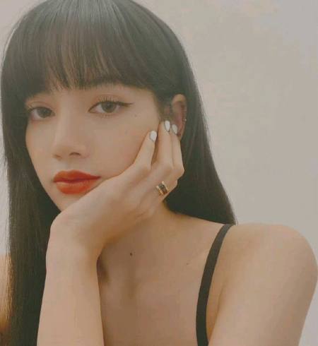 Lisa接种疫苗后依旧感染新冠,BLACKPINK目前暂停演艺工作!(图4) Lisa接种疫苗后依旧感染新冠,BLACKPINK目前暂停演艺工作!(图4)