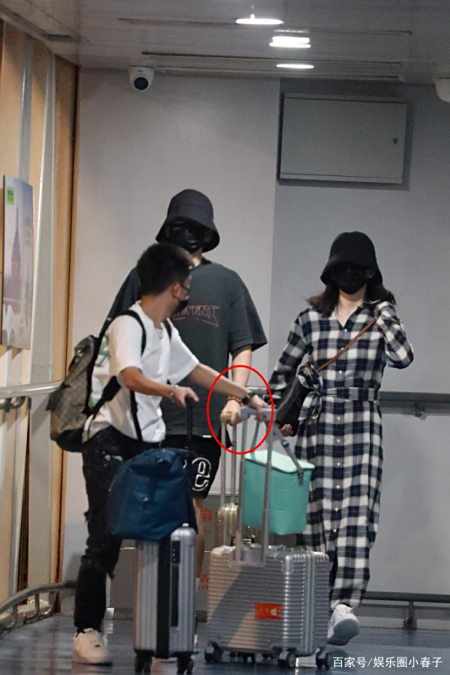 超甜蜜!谢娜与张杰首次合体亮相机场,十指相扣戴情侣帽引关注? 实用小技巧 第8张 超甜蜜!谢娜与张杰首次合体亮相机场,十指相扣戴情侣帽引关注? 实用小技巧 第8张