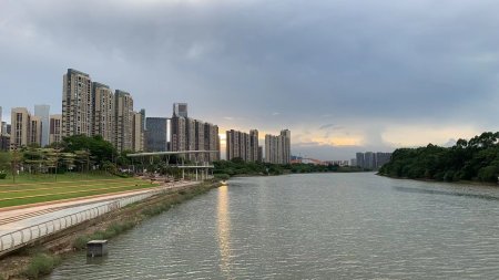 此外,佛山三龙湾依托平洲水道,潭洲水道,陈村水道打造环三龙湾的60