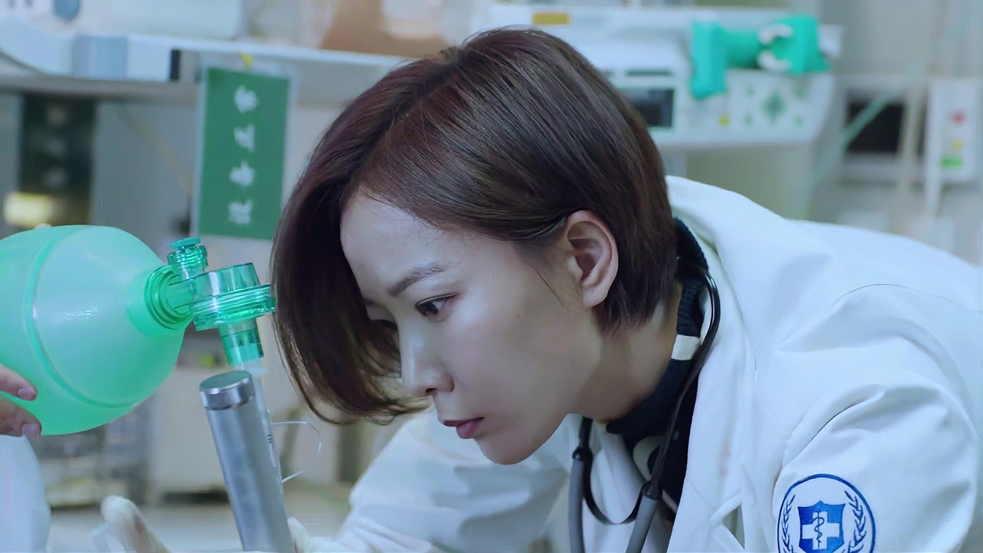 急诊科医生:江晓琪奋力抢救肇事者,惹家长不满,竟开始捣乱!