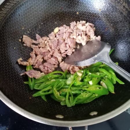 青椒炒肉,家常下飯小炒