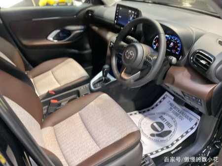丰田“雅士利Cross”海外上市,旗舰版竟不到10万,油耗仅4.5L(图4) 丰田“雅士利Cross”海外上市,旗舰版竟不到10万,油耗仅4.5L(图4)