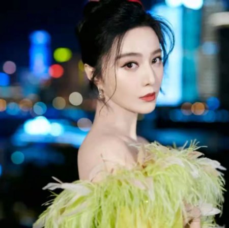这确定是范冰冰?身材臃肿发福,被吐槽像大妈(图3) 这确定是范冰冰?身材臃肿发福,被吐槽像大妈(图3)