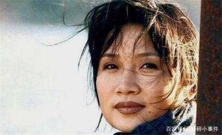 “青藏高原”的原唱李娜，34岁出家，母亲整日泪流满面