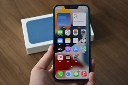 iPhone不用曲面屏,安卓旗舰也逐渐放弃,为什么曲面屏突然不火了(图2) iPhone不用曲面屏,安卓旗舰也逐渐放弃,为什么曲面屏突然不火了(图2)