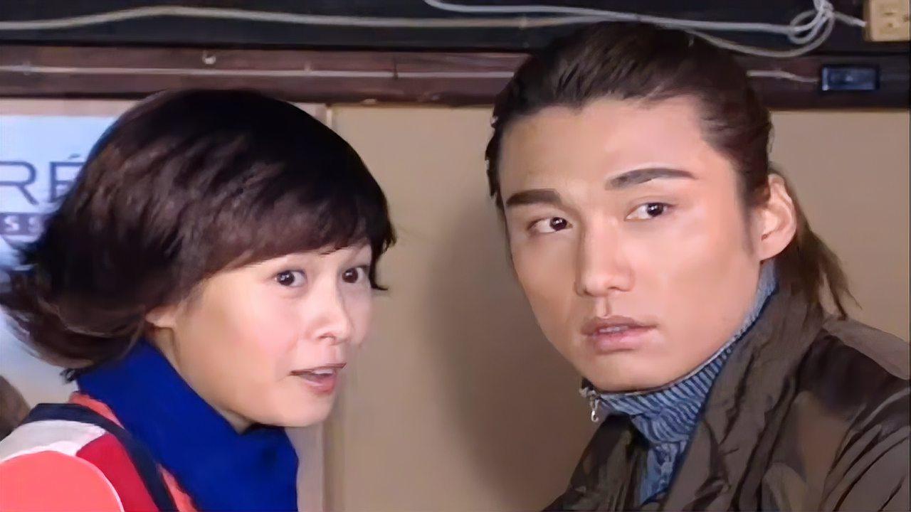 双响炮:吕妈着急借厕所,怎料被误会成英雄老婆,这什么眼神