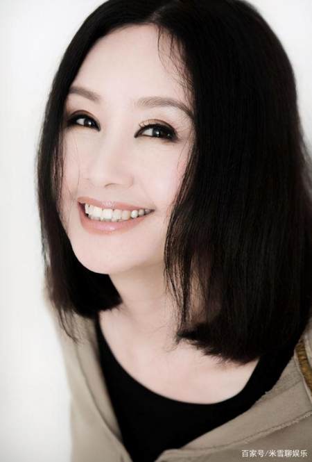 曾经的浙江卫视一姐亚妮,事业当红时消失10年,只为这11个男人