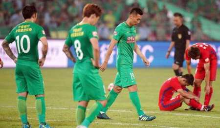 北京国安1-5惨败武汉三镇，球员进球以后这个手势莫非是加薪？