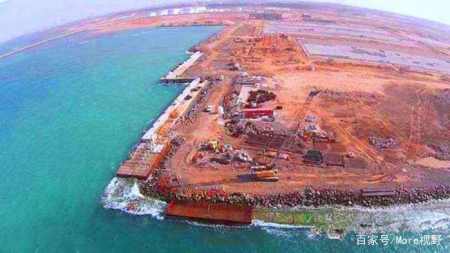 又给美国笑了?中国12亿买下废港,如今大收获堵