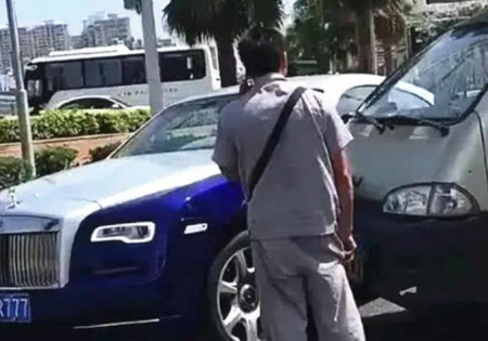 五菱宏光撞豪车,劳斯莱斯车主看到车头三个字,不敢索赔了(图2) 五菱宏光撞豪车,劳斯莱斯车主看到车头三个字,不敢索赔了(图2)