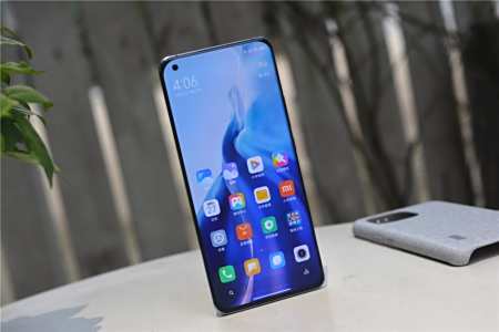 iPhone不用曲面屏,安卓旗舰也逐渐放弃,为什么曲面屏突然不火了(图5) iPhone不用曲面屏,安卓旗舰也逐渐放弃,为什么曲面屏突然不火了(图5)