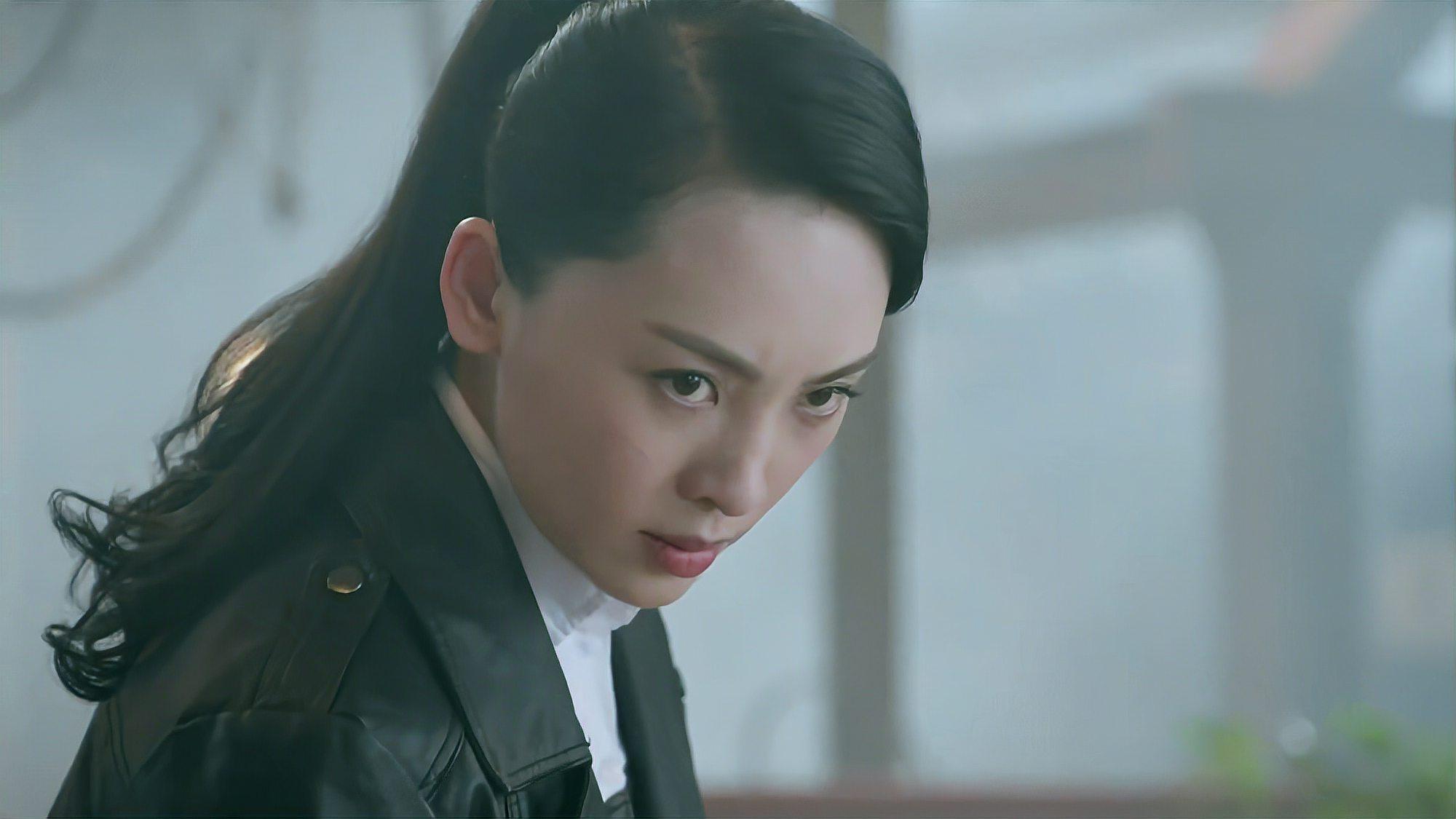 追风行动:地下党发现被内奸跟踪,故意不揭穿,下秒要她好看!