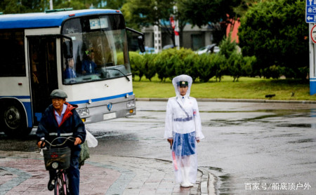 老男人游朝鲜，街边女交警好可爱，拍照还会害羞！(图4)